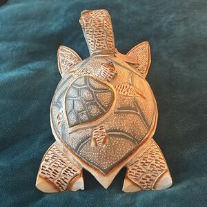 Hand carved Wooden Turtle Decor. Momma with baby on her back. NWT Nice gift.